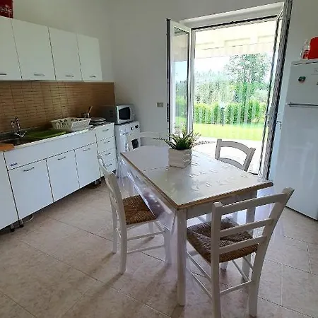 Leone 2 Apartment *